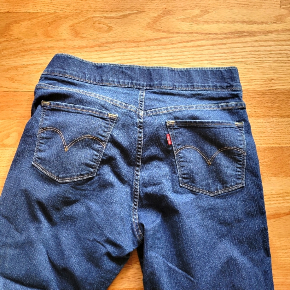 Buttonless LEVIS